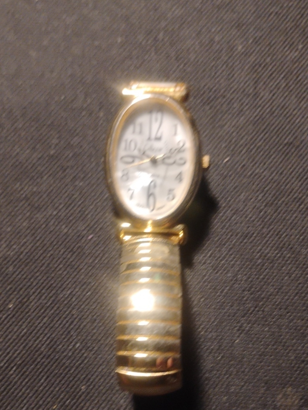 Collezio LadiesGold-Tone Oval Women's Watch with Stretch Band